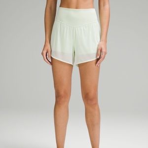 Nulu and Mesh High-Rise Yoga
Short 3.5" in Kohlrabi Green